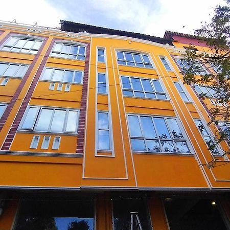 Chaplin Hotel بونديتْشيري المظهر الخارجي الصورة