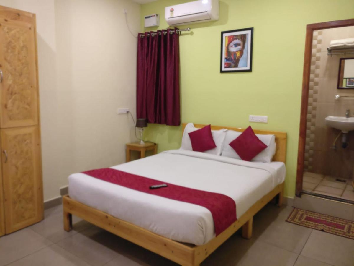 Chaplin Hotel بونديتْشيري المظهر الخارجي الصورة