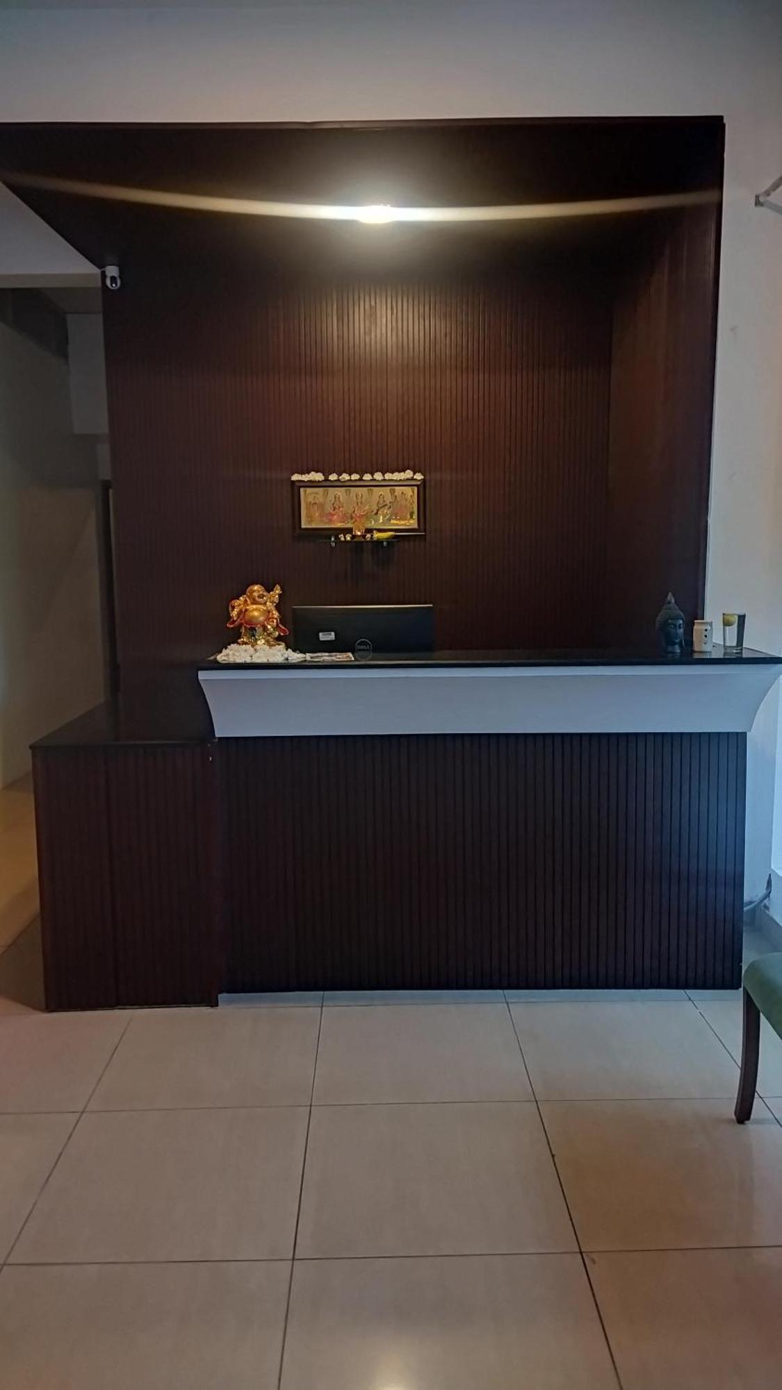 Chaplin Hotel بونديتْشيري المظهر الخارجي الصورة