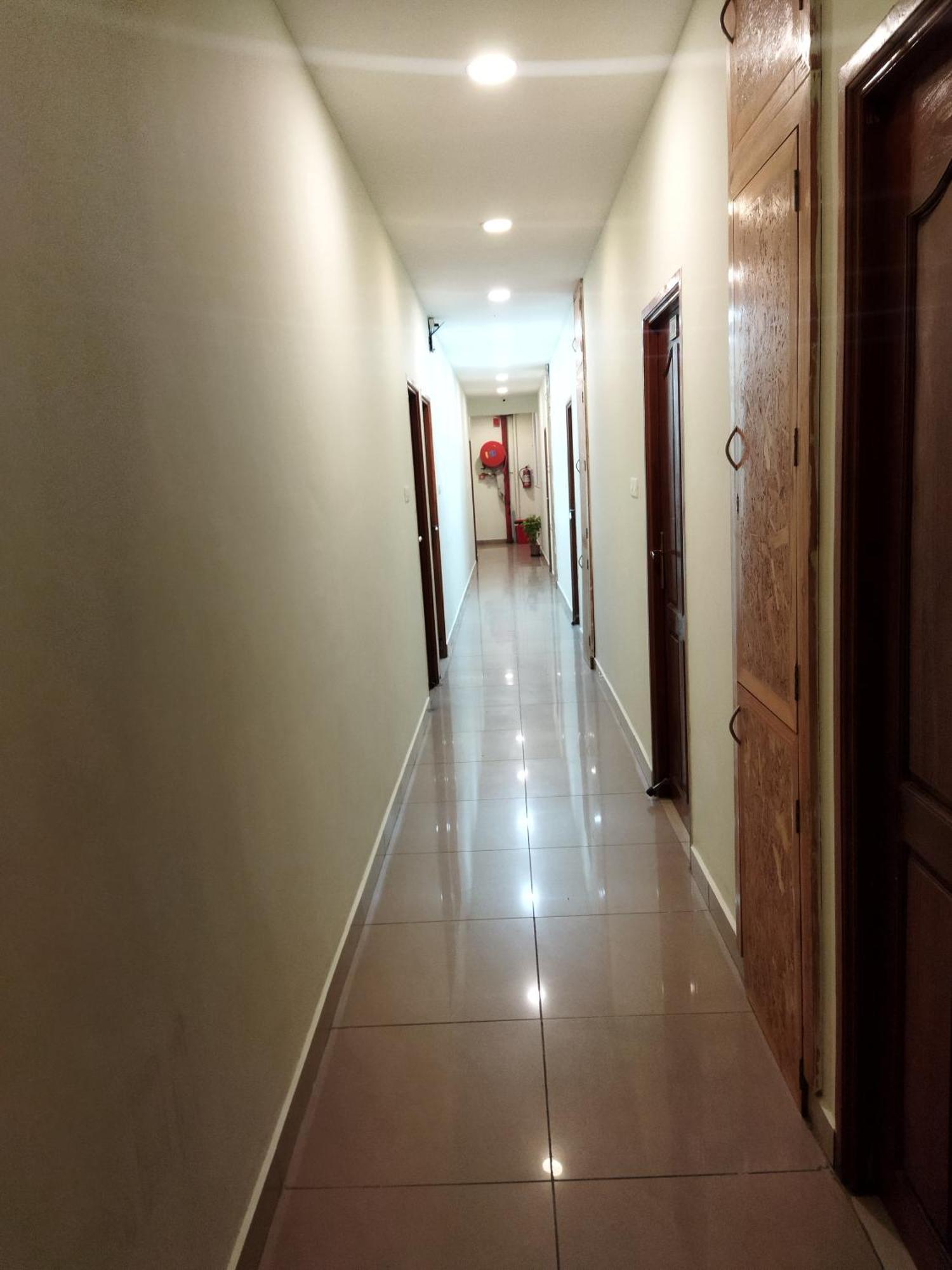 Chaplin Hotel بونديتْشيري المظهر الخارجي الصورة