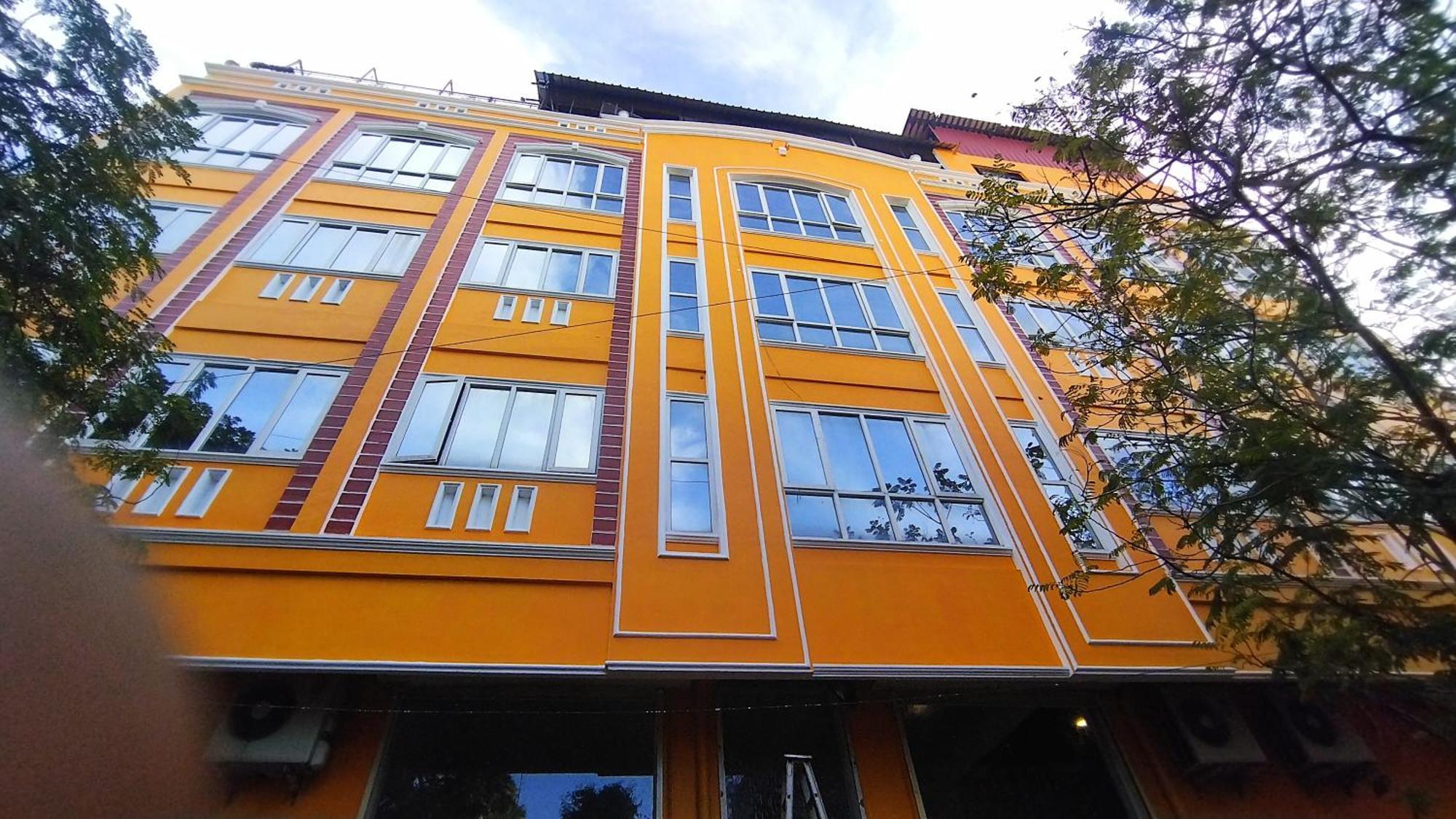 Chaplin Hotel بونديتْشيري المظهر الخارجي الصورة