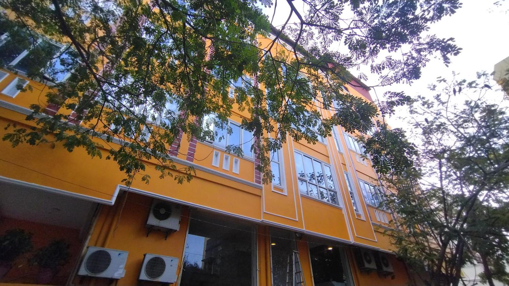Chaplin Hotel بونديتْشيري المظهر الخارجي الصورة