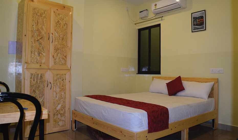 Chaplin Hotel بونديتْشيري المظهر الخارجي الصورة