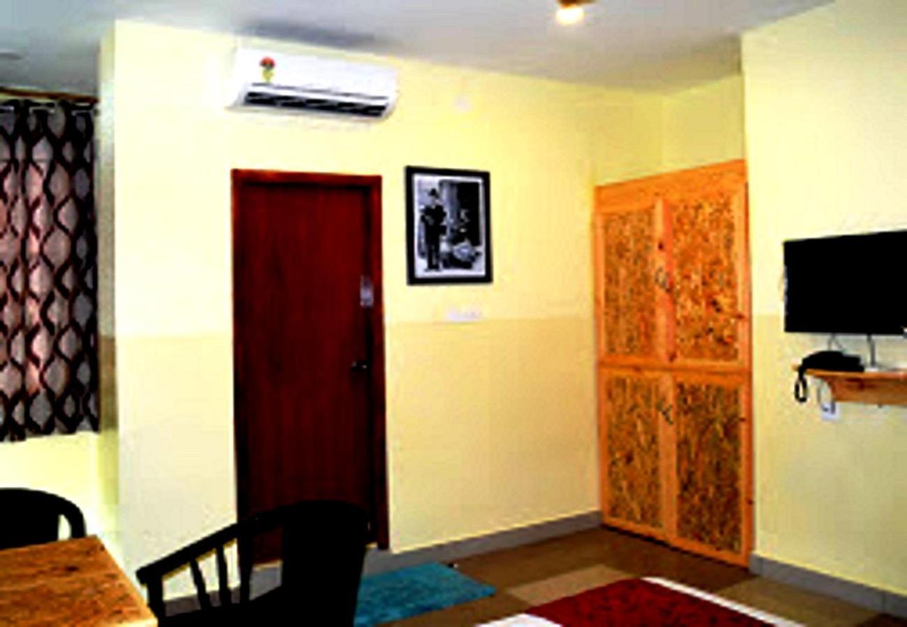 Chaplin Hotel بونديتْشيري المظهر الخارجي الصورة