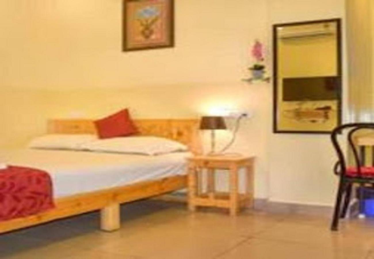 Chaplin Hotel بونديتْشيري المظهر الخارجي الصورة