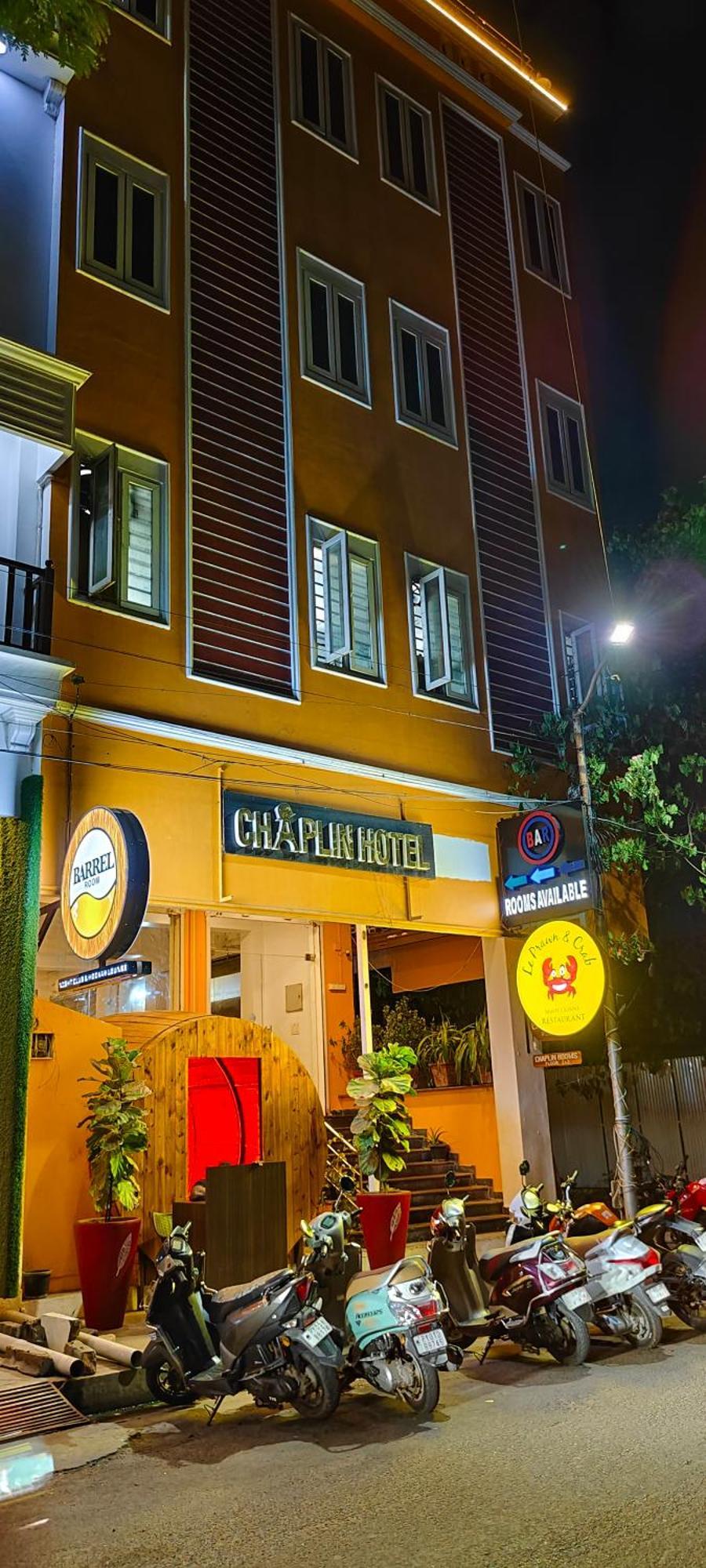 Chaplin Hotel بونديتْشيري المظهر الخارجي الصورة